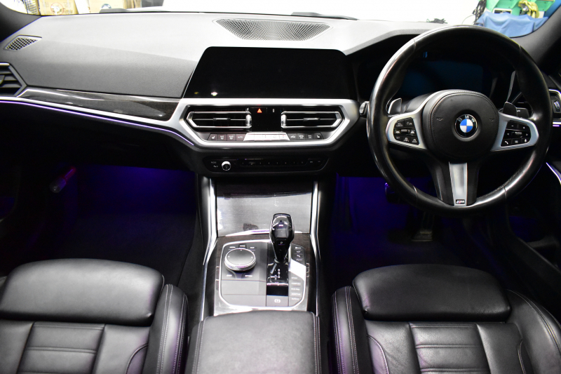 BMW 3シリーズ 330i Mｽﾎﾟｰﾂ 高出力ﾓﾃﾞﾙ ﾌｧｽﾄﾄﾗｯｸ&ﾊｲﾗｲﾝ&ｺﾝﾌｫｰﾄP ﾋｰﾀｰ付黒革 可変Mｻｽ 19AW Mｽﾎﾟｰﾂﾌﾞﾚｰｷ&ﾃﾞﾌ ACC HUD 全周囲ｶﾒﾗ ﾗｲﾌﾞｺｯｸﾋﾟｯﾄ ﾀｯﾁﾊﾟﾈﾙﾅﾋﾞｱｯﾌﾟﾙｶｰﾌﾟﾚｲ 電動ﾄﾗﾝｸ ｳｯﾄﾞｲﾝﾃﾘｱ 2年保証