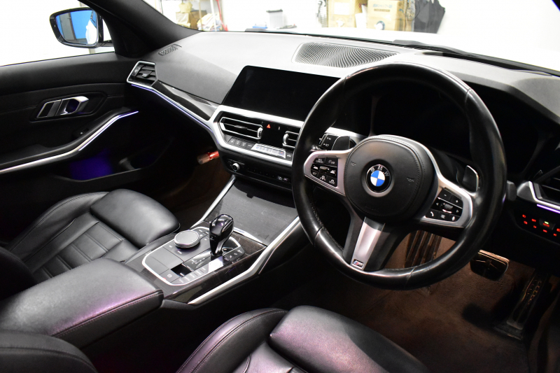 BMW 3シリーズ 330i Mｽﾎﾟｰﾂ 高出力ﾓﾃﾞﾙ ﾌｧｽﾄﾄﾗｯｸ&ﾊｲﾗｲﾝ&ｺﾝﾌｫｰﾄP ﾋｰﾀｰ付黒革 可変Mｻｽ 19AW Mｽﾎﾟｰﾂﾌﾞﾚｰｷ&ﾃﾞﾌ ACC HUD 全周囲ｶﾒﾗ ﾗｲﾌﾞｺｯｸﾋﾟｯﾄ ﾀｯﾁﾊﾟﾈﾙﾅﾋﾞｱｯﾌﾟﾙｶｰﾌﾟﾚｲ 電動ﾄﾗﾝｸ ｳｯﾄﾞｲﾝﾃﾘｱ 2年保証