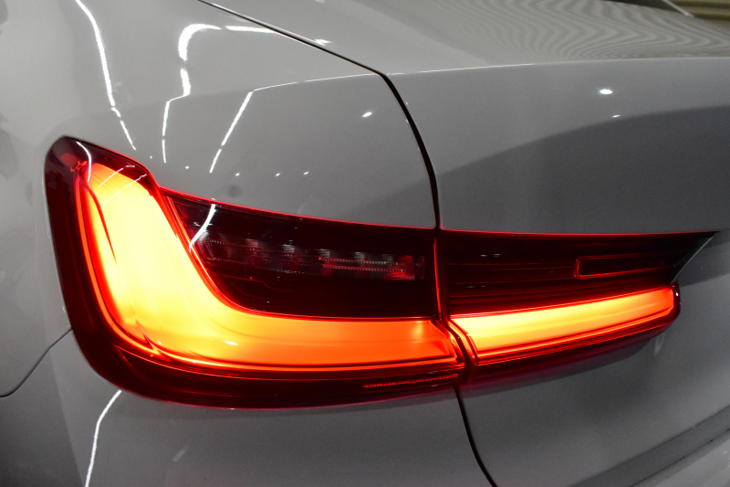 BMW 3シリーズ 330i Mｽﾎﾟｰﾂ 高出力ﾓﾃﾞﾙ ﾌｧｽﾄﾄﾗｯｸ&ﾊｲﾗｲﾝ&ｺﾝﾌｫｰﾄP ﾋｰﾀｰ付黒革 可変Mｻｽ 19AW Mｽﾎﾟｰﾂﾌﾞﾚｰｷ&ﾃﾞﾌ ACC HUD 全周囲ｶﾒﾗ ﾗｲﾌﾞｺｯｸﾋﾟｯﾄ ﾀｯﾁﾊﾟﾈﾙﾅﾋﾞｱｯﾌﾟﾙｶｰﾌﾟﾚｲ 電動ﾄﾗﾝｸ ｳｯﾄﾞｲﾝﾃﾘｱ 2年保証