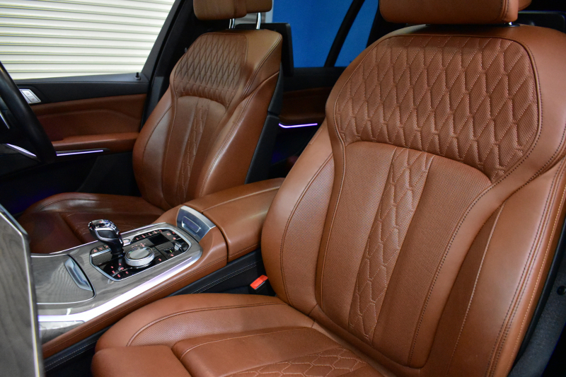 BMW X7 xDrive 35d Mｽﾎﾟｰﾂ  6人乗り ｳｪﾙﾈｽP ｽｶｲﾗｳﾝｼﾞﾊﾟﾉﾗﾏｻﾝR  ﾘｱｼｰﾄｴﾝﾀｰﾃｲﾝﾒﾝﾄ  ﾚｰｻﾞｰLED 全席ﾋｰﾀｰ付茶革 Fﾏｯｻｰｼﾞ&ﾍﾞﾝﾁ ﾊｰﾏﾝｶｰﾄﾞﾝ 22AW  ACC HUD ｼﾙﾊﾞｰｸﾞﾚｰｳｯﾄﾞﾄﾘﾑ ﾗｲﾌﾞｺｸﾋﾟｯﾄ ﾀｯﾁﾊﾟﾈﾙﾅﾋﾞTV全周囲ｶﾒﾗ 2年保証