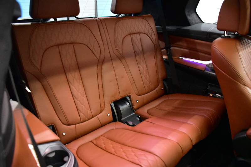 BMW X7 xDrive 35d Mｽﾎﾟｰﾂ  6人乗り ｳｪﾙﾈｽP ｽｶｲﾗｳﾝｼﾞﾊﾟﾉﾗﾏｻﾝR  ﾘｱｼｰﾄｴﾝﾀｰﾃｲﾝﾒﾝﾄ  ﾚｰｻﾞｰLED 全席ﾋｰﾀｰ付茶革 Fﾏｯｻｰｼﾞ&ﾍﾞﾝﾁ ﾊｰﾏﾝｶｰﾄﾞﾝ 22AW  ACC HUD ｼﾙﾊﾞｰｸﾞﾚｰｳｯﾄﾞﾄﾘﾑ ﾗｲﾌﾞｺｸﾋﾟｯﾄ ﾀｯﾁﾊﾟﾈﾙﾅﾋﾞTV全周囲ｶﾒﾗ 2年保証