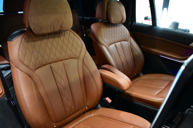 BMW X7 xDrive 35d Mｽﾎﾟｰﾂ  6人乗り ｳｪﾙﾈｽP ｽｶｲﾗｳﾝｼﾞﾊﾟﾉﾗﾏｻﾝR  ﾘｱｼｰﾄｴﾝﾀｰﾃｲﾝﾒﾝﾄ  ﾚｰｻﾞｰLED 全席ﾋｰﾀｰ付茶革 Fﾏｯｻｰｼﾞ&ﾍﾞﾝﾁ ﾊｰﾏﾝｶｰﾄﾞﾝ 22AW  ACC HUD ｼﾙﾊﾞｰｸﾞﾚｰｳｯﾄﾞﾄﾘﾑ ﾗｲﾌﾞｺｸﾋﾟｯﾄ ﾀｯﾁﾊﾟﾈﾙﾅﾋﾞTV全周囲ｶﾒﾗ 2年保証