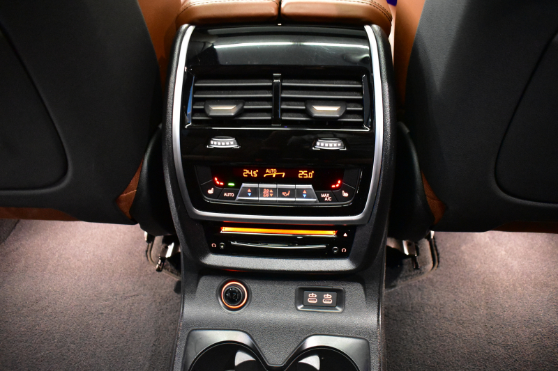 BMW X7 xDrive 35d Mｽﾎﾟｰﾂ  6人乗り ｳｪﾙﾈｽP ｽｶｲﾗｳﾝｼﾞﾊﾟﾉﾗﾏｻﾝR  ﾘｱｼｰﾄｴﾝﾀｰﾃｲﾝﾒﾝﾄ  ﾚｰｻﾞｰLED 全席ﾋｰﾀｰ付茶革 Fﾏｯｻｰｼﾞ&ﾍﾞﾝﾁ ﾊｰﾏﾝｶｰﾄﾞﾝ 22AW  ACC HUD ｼﾙﾊﾞｰｸﾞﾚｰｳｯﾄﾞﾄﾘﾑ ﾗｲﾌﾞｺｸﾋﾟｯﾄ ﾀｯﾁﾊﾟﾈﾙﾅﾋﾞTV全周囲ｶﾒﾗ 2年保証