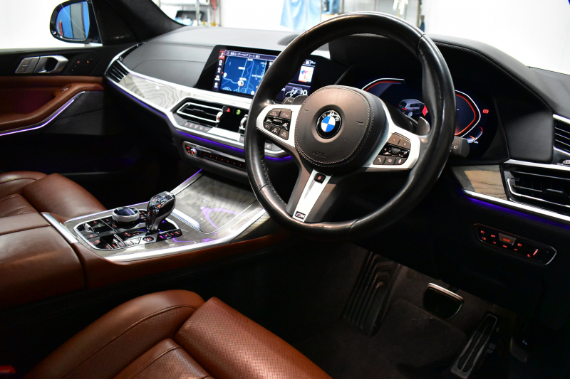 BMW X7 xDrive 35d Mｽﾎﾟｰﾂ  6人乗り ｳｪﾙﾈｽP ｽｶｲﾗｳﾝｼﾞﾊﾟﾉﾗﾏｻﾝR  ﾘｱｼｰﾄｴﾝﾀｰﾃｲﾝﾒﾝﾄ  ﾚｰｻﾞｰLED 全席ﾋｰﾀｰ付茶革 Fﾏｯｻｰｼﾞ&ﾍﾞﾝﾁ ﾊｰﾏﾝｶｰﾄﾞﾝ 22AW  ACC HUD ｼﾙﾊﾞｰｸﾞﾚｰｳｯﾄﾞﾄﾘﾑ ﾗｲﾌﾞｺｸﾋﾟｯﾄ ﾀｯﾁﾊﾟﾈﾙﾅﾋﾞTV全周囲ｶﾒﾗ 2年保証