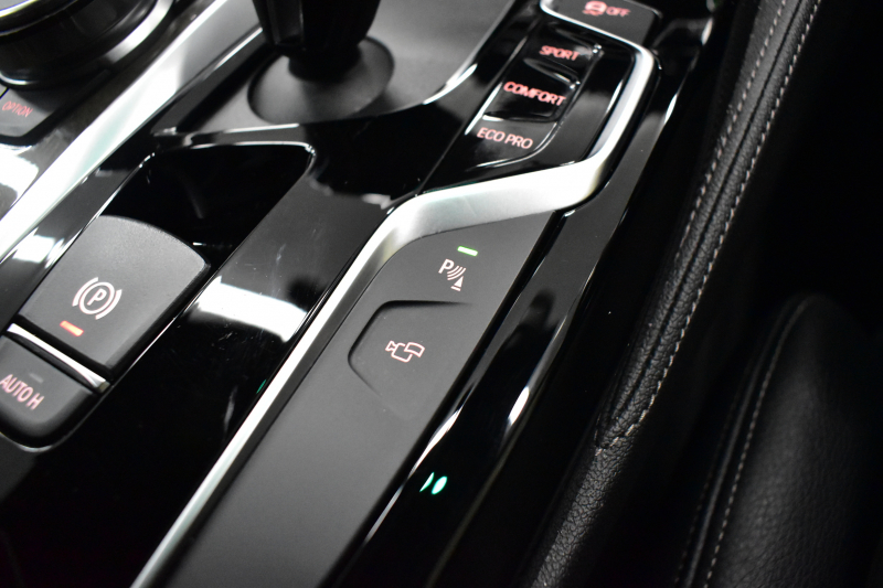 BMW 5シリーズ 530i Mｽﾎﾟｰﾂ ﾊｲﾗｲﾝP 型式変更後（JR20） 高出力ﾓﾃﾞﾙ 全面液晶ﾒｰﾀｰ  全席ﾋｰﾀｰ付黒革 LEDﾍｯﾄﾞﾗｲﾄ 追従ACC HUD Mｽﾎﾟｰﾂﾌﾞﾚｰｷ 19AW 車線変更警告 ﾀｯﾁﾊﾟﾈﾙ対応iﾄﾞﾗｲﾌﾞHDDﾅﾋﾞﾌﾙｾｸﾞ全周囲ｶﾒﾗ 3Dﾋﾞｭｰ 電動ﾄﾗﾝｸ 2年保証