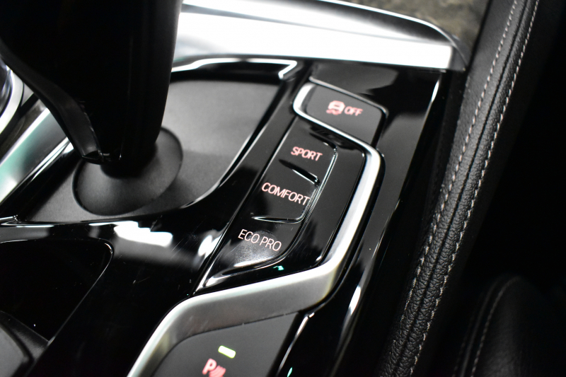 BMW 5シリーズ 530i Mｽﾎﾟｰﾂ ﾊｲﾗｲﾝP 型式変更後（JR20） 高出力ﾓﾃﾞﾙ 全面液晶ﾒｰﾀｰ  全席ﾋｰﾀｰ付黒革 LEDﾍｯﾄﾞﾗｲﾄ 追従ACC HUD Mｽﾎﾟｰﾂﾌﾞﾚｰｷ 19AW 車線変更警告 ﾀｯﾁﾊﾟﾈﾙ対応iﾄﾞﾗｲﾌﾞHDDﾅﾋﾞﾌﾙｾｸﾞ全周囲ｶﾒﾗ 3Dﾋﾞｭｰ 電動ﾄﾗﾝｸ 2年保証