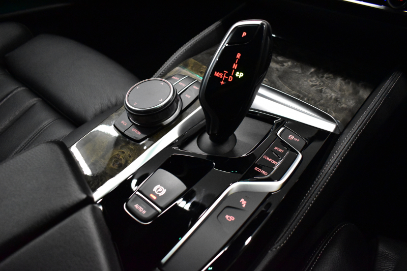 BMW 5シリーズ 530i Mｽﾎﾟｰﾂ ﾊｲﾗｲﾝP 型式変更後（JR20） 高出力ﾓﾃﾞﾙ 全面液晶ﾒｰﾀｰ  全席ﾋｰﾀｰ付黒革 LEDﾍｯﾄﾞﾗｲﾄ 追従ACC HUD Mｽﾎﾟｰﾂﾌﾞﾚｰｷ 19AW 車線変更警告 ﾀｯﾁﾊﾟﾈﾙ対応iﾄﾞﾗｲﾌﾞHDDﾅﾋﾞﾌﾙｾｸﾞ全周囲ｶﾒﾗ 3Dﾋﾞｭｰ 電動ﾄﾗﾝｸ 2年保証