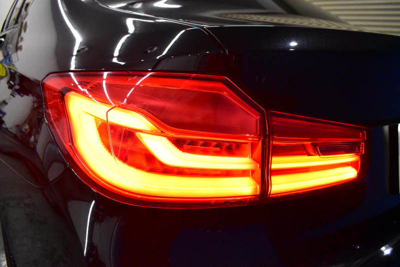 BMW 5シリーズ 523i Mｽﾎﾟｰﾂ ｻﾝﾙｰﾌ ｲﾉﾍﾞｰｼｮﾝ&ﾊｲﾗｲﾝP ｱﾀﾞﾌﾟﾃｨﾌﾞLEDﾍｯﾄﾞﾗｲﾄ 全席ﾋｰﾀｰ付白革 追従ACC HUD ｼﾞｪｽﾁｬｰC付ﾀｯﾁﾊﾟﾈﾙHDDﾅﾋﾞ全周囲ｶﾒﾗ ﾜｲﾔﾚｽ充電 車線変更&逸脱&歩行者警告 Pｱｼｽﾄ 液晶ﾒｰﾀｰ 19AW 2年保証