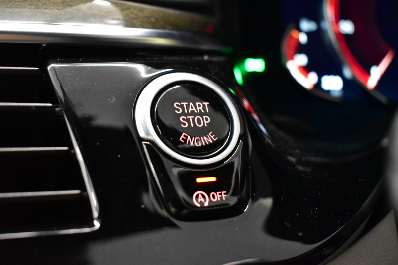 BMW 5シリーズ 523i Mｽﾎﾟｰﾂ ｻﾝﾙｰﾌ ｲﾉﾍﾞｰｼｮﾝ&ﾊｲﾗｲﾝP ｱﾀﾞﾌﾟﾃｨﾌﾞLEDﾍｯﾄﾞﾗｲﾄ 全席ﾋｰﾀｰ付白革 追従ACC HUD ｼﾞｪｽﾁｬｰC付ﾀｯﾁﾊﾟﾈﾙHDDﾅﾋﾞ全周囲ｶﾒﾗ ﾜｲﾔﾚｽ充電 車線変更&逸脱&歩行者警告 Pｱｼｽﾄ 液晶ﾒｰﾀｰ 19AW 2年保証