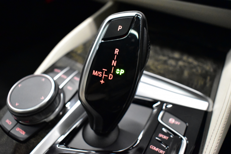 BMW 5シリーズ 523i Mｽﾎﾟｰﾂ ｻﾝﾙｰﾌ ｲﾉﾍﾞｰｼｮﾝ&ﾊｲﾗｲﾝP ｱﾀﾞﾌﾟﾃｨﾌﾞLEDﾍｯﾄﾞﾗｲﾄ 全席ﾋｰﾀｰ付白革 追従ACC HUD ｼﾞｪｽﾁｬｰC付ﾀｯﾁﾊﾟﾈﾙHDDﾅﾋﾞ全周囲ｶﾒﾗ ﾜｲﾔﾚｽ充電 車線変更&逸脱&歩行者警告 Pｱｼｽﾄ 液晶ﾒｰﾀｰ 19AW 2年保証