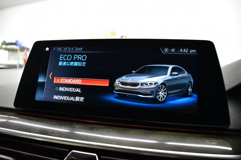 BMW 5シリーズ 523i Mｽﾎﾟｰﾂ ｻﾝﾙｰﾌ ｲﾉﾍﾞｰｼｮﾝ&ﾊｲﾗｲﾝP ｱﾀﾞﾌﾟﾃｨﾌﾞLEDﾍｯﾄﾞﾗｲﾄ 全席ﾋｰﾀｰ付白革 追従ACC HUD ｼﾞｪｽﾁｬｰC付ﾀｯﾁﾊﾟﾈﾙHDDﾅﾋﾞ全周囲ｶﾒﾗ ﾜｲﾔﾚｽ充電 車線変更&逸脱&歩行者警告 Pｱｼｽﾄ 液晶ﾒｰﾀｰ 19AW 2年保証