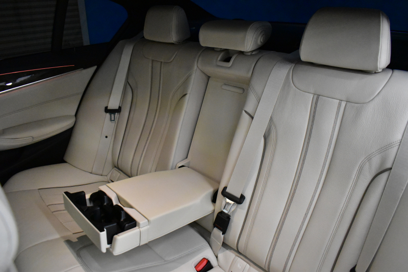 BMW 5シリーズ 523i Mｽﾎﾟｰﾂ ｻﾝﾙｰﾌ ｲﾉﾍﾞｰｼｮﾝ&ﾊｲﾗｲﾝP ｱﾀﾞﾌﾟﾃｨﾌﾞLEDﾍｯﾄﾞﾗｲﾄ 全席ﾋｰﾀｰ付白革 追従ACC HUD ｼﾞｪｽﾁｬｰC付ﾀｯﾁﾊﾟﾈﾙHDDﾅﾋﾞ全周囲ｶﾒﾗ ﾜｲﾔﾚｽ充電 車線変更&逸脱&歩行者警告 Pｱｼｽﾄ 液晶ﾒｰﾀｰ 19AW 2年保証