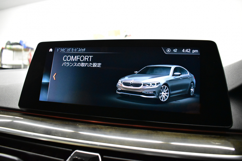 BMW 5シリーズ 523i Mｽﾎﾟｰﾂ ｻﾝﾙｰﾌ ｲﾉﾍﾞｰｼｮﾝ&ﾊｲﾗｲﾝP ｱﾀﾞﾌﾟﾃｨﾌﾞLEDﾍｯﾄﾞﾗｲﾄ 全席ﾋｰﾀｰ付白革 追従ACC HUD ｼﾞｪｽﾁｬｰC付ﾀｯﾁﾊﾟﾈﾙHDDﾅﾋﾞ全周囲ｶﾒﾗ ﾜｲﾔﾚｽ充電 車線変更&逸脱&歩行者警告 Pｱｼｽﾄ 液晶ﾒｰﾀｰ 19AW 2年保証