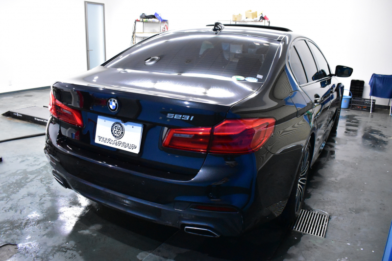 BMW 5シリーズ 523i Mｽﾎﾟｰﾂ ｻﾝﾙｰﾌ ｲﾉﾍﾞｰｼｮﾝ&ﾊｲﾗｲﾝP ｱﾀﾞﾌﾟﾃｨﾌﾞLEDﾍｯﾄﾞﾗｲﾄ 全席ﾋｰﾀｰ付白革 追従ACC HUD ｼﾞｪｽﾁｬｰC付ﾀｯﾁﾊﾟﾈﾙHDDﾅﾋﾞ全周囲ｶﾒﾗ ﾜｲﾔﾚｽ充電 車線変更&逸脱&歩行者警告 Pｱｼｽﾄ 液晶ﾒｰﾀｰ 19AW 2年保証