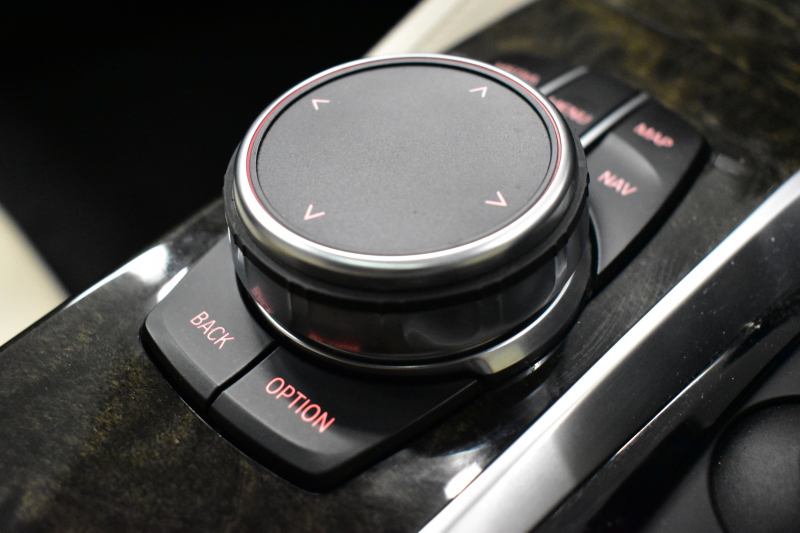 BMW 5シリーズ 523i Mｽﾎﾟｰﾂ ｻﾝﾙｰﾌ ｲﾉﾍﾞｰｼｮﾝ&ﾊｲﾗｲﾝP ｱﾀﾞﾌﾟﾃｨﾌﾞLEDﾍｯﾄﾞﾗｲﾄ 全席ﾋｰﾀｰ付白革 追従ACC HUD ｼﾞｪｽﾁｬｰC付ﾀｯﾁﾊﾟﾈﾙHDDﾅﾋﾞ全周囲ｶﾒﾗ ﾜｲﾔﾚｽ充電 車線変更&逸脱&歩行者警告 Pｱｼｽﾄ 液晶ﾒｰﾀｰ 19AW 2年保証