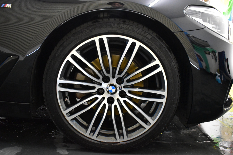 BMW 5シリーズ 523i Mｽﾎﾟｰﾂ ｻﾝﾙｰﾌ ｲﾉﾍﾞｰｼｮﾝ&ﾊｲﾗｲﾝP ｱﾀﾞﾌﾟﾃｨﾌﾞLEDﾍｯﾄﾞﾗｲﾄ 全席ﾋｰﾀｰ付白革 追従ACC HUD ｼﾞｪｽﾁｬｰC付ﾀｯﾁﾊﾟﾈﾙHDDﾅﾋﾞ全周囲ｶﾒﾗ ﾜｲﾔﾚｽ充電 車線変更&逸脱&歩行者警告 Pｱｼｽﾄ 液晶ﾒｰﾀｰ 19AW 2年保証