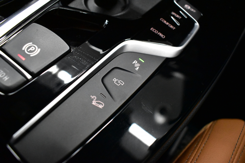 BMW X3 Xﾄﾞﾗｲﾌﾞ20d Mｽﾎﾟｰﾂ ｾﾚｸﾄ&ﾊｲﾗｲﾝP ﾊﾟﾉﾗﾏｻﾝR 型式変更後ﾓﾃﾞﾙ（UZ20） harman/kardon ﾗｲﾌﾞｺｯｸﾋﾟｯﾄ  20AW LEDﾍｯﾄﾞﾗｲﾄ 追従ACC HUD 全席ﾋｰﾀｰ付茶革 LCW ﾀｯﾁﾊﾟﾈﾙﾅﾋﾞﾌﾙｾｸﾞ全周囲ｶﾒﾗ3Dﾋﾞｭｰ  電動Rｹﾞｰﾄ ﾜｲﾔﾚｽ充電  2年保証