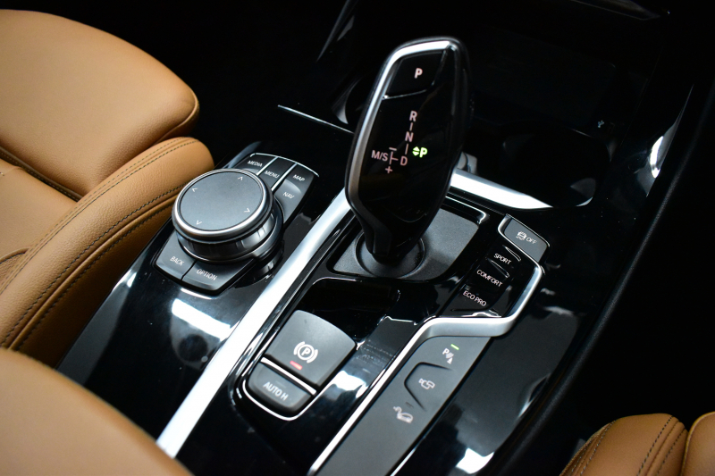 BMW X3 Xﾄﾞﾗｲﾌﾞ20d Mｽﾎﾟｰﾂ ｾﾚｸﾄ&ﾊｲﾗｲﾝP ﾊﾟﾉﾗﾏｻﾝR 型式変更後ﾓﾃﾞﾙ（UZ20） harman/kardon ﾗｲﾌﾞｺｯｸﾋﾟｯﾄ  20AW LEDﾍｯﾄﾞﾗｲﾄ 追従ACC HUD 全席ﾋｰﾀｰ付茶革 LCW ﾀｯﾁﾊﾟﾈﾙﾅﾋﾞﾌﾙｾｸﾞ全周囲ｶﾒﾗ3Dﾋﾞｭｰ  電動Rｹﾞｰﾄ ﾜｲﾔﾚｽ充電  2年保証