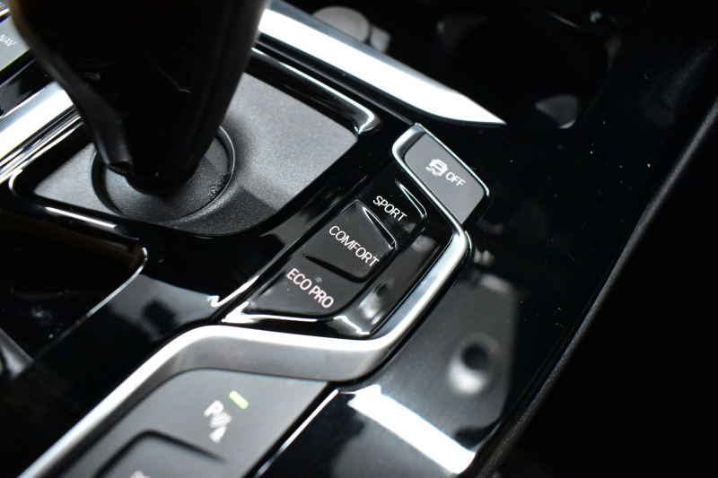 BMW X3 Xﾄﾞﾗｲﾌﾞ20d Mｽﾎﾟｰﾂ ｾﾚｸﾄ&ﾊｲﾗｲﾝP ﾊﾟﾉﾗﾏｻﾝR 型式変更後ﾓﾃﾞﾙ（UZ20） harman/kardon ﾗｲﾌﾞｺｯｸﾋﾟｯﾄ  20AW LEDﾍｯﾄﾞﾗｲﾄ 追従ACC HUD 全席ﾋｰﾀｰ付茶革 LCW ﾀｯﾁﾊﾟﾈﾙﾅﾋﾞﾌﾙｾｸﾞ全周囲ｶﾒﾗ3Dﾋﾞｭｰ  電動Rｹﾞｰﾄ ﾜｲﾔﾚｽ充電  2年保証