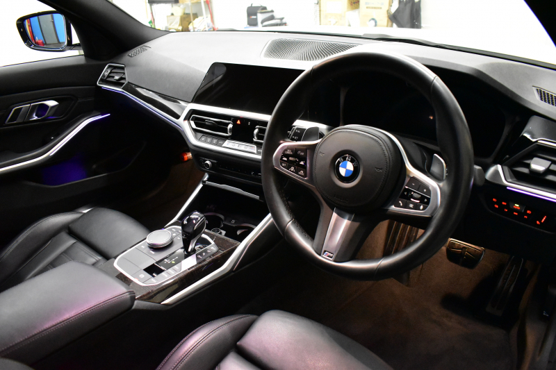 BMW 3シリーズ 330iﾂｰﾘﾝｸﾞ Mｽﾎﾟｰﾂ 高出力 ﾊｲﾗｲﾝ&ｺﾝﾌｫｰﾄP LEDﾍｯﾄﾞﾗｲﾄ ﾋｰﾀｰ付黒革 全周囲ｶﾒﾗ ACC Mｽﾎﾟｰﾂﾌﾞﾚｰｷ ﾀｯﾁﾊﾟﾈﾙﾅﾋﾞ ｱｯﾌﾟﾙｶｰﾌﾟﾚｲ 電動Rｹﾞｰﾄ ﾜｲﾔﾚｽ充電 18AW 2年保証