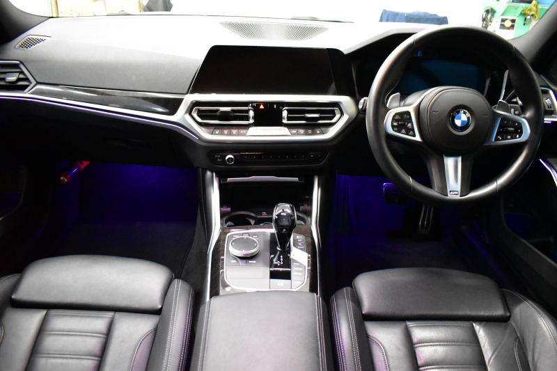 BMW 3シリーズ 330iﾂｰﾘﾝｸﾞ Mｽﾎﾟｰﾂ 高出力 ﾊｲﾗｲﾝ&ｺﾝﾌｫｰﾄP LEDﾍｯﾄﾞﾗｲﾄ ﾋｰﾀｰ付黒革 全周囲ｶﾒﾗ ACC Mｽﾎﾟｰﾂﾌﾞﾚｰｷ ﾀｯﾁﾊﾟﾈﾙﾅﾋﾞ ｱｯﾌﾟﾙｶｰﾌﾟﾚｲ 電動Rｹﾞｰﾄ ﾜｲﾔﾚｽ充電 18AW 2年保証