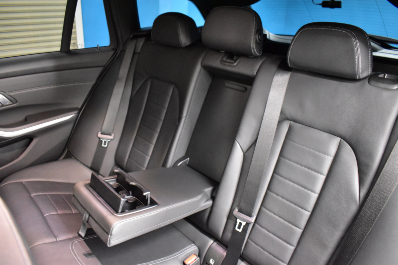 BMW 3シリーズ 330iﾂｰﾘﾝｸﾞ Mｽﾎﾟｰﾂ 高出力 ﾊｲﾗｲﾝ&ｺﾝﾌｫｰﾄP LEDﾍｯﾄﾞﾗｲﾄ ﾋｰﾀｰ付黒革 全周囲ｶﾒﾗ ACC Mｽﾎﾟｰﾂﾌﾞﾚｰｷ ﾀｯﾁﾊﾟﾈﾙﾅﾋﾞ ｱｯﾌﾟﾙｶｰﾌﾟﾚｲ 電動Rｹﾞｰﾄ ﾜｲﾔﾚｽ充電 18AW 2年保証