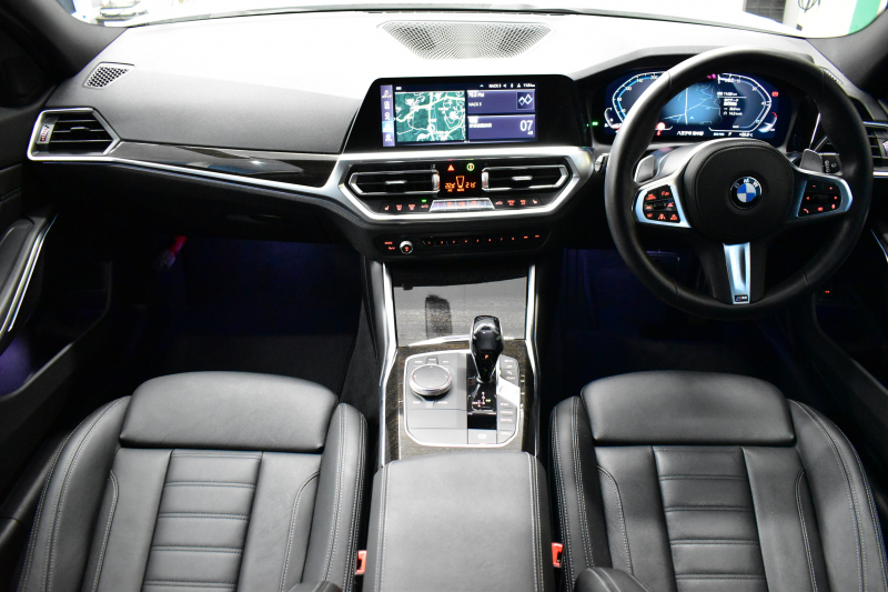 BMW 3シリーズ 320iﾂｰﾘﾝｸﾞ Mｽﾎﾟｰﾂ ﾊｲﾗｲﾝ&ｺﾝﾌｫｰﾄP LEDﾍｯﾄﾞﾗｲﾄ ﾋｰﾀｰ付黒革 全周囲ｶﾒﾗ ACC Mｽﾎﾟｰﾂﾌﾞﾚｰｷ ﾀｯﾁﾊﾟﾈﾙﾅﾋﾞ ﾗｲﾌﾞｺｸﾋﾟｯﾄ ｱｯﾌﾟﾙｶｰﾌﾟﾚｲ 電動Rｹﾞｰﾄ ﾜｲﾔﾚｽ充電 18AW 2年保証