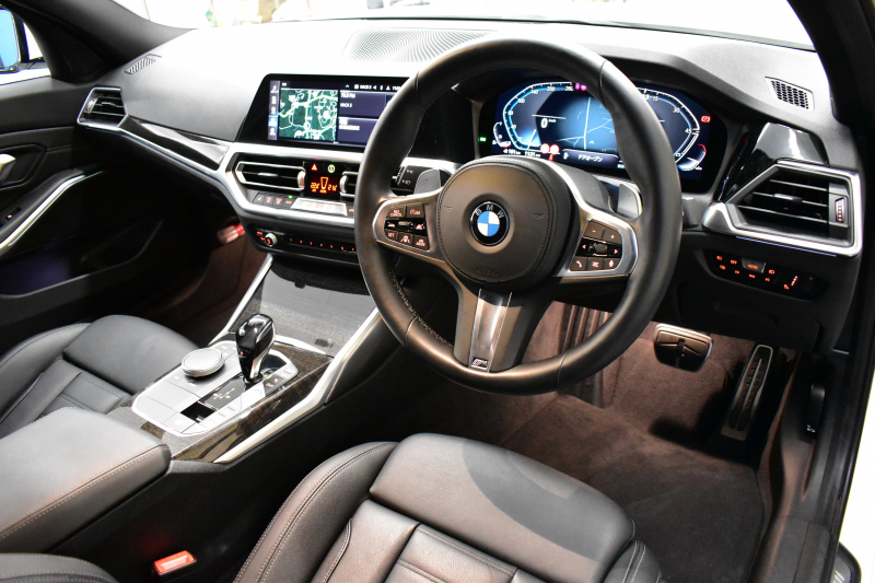 BMW 3シリーズ 320iﾂｰﾘﾝｸﾞ Mｽﾎﾟｰﾂ ﾊｲﾗｲﾝ&ｺﾝﾌｫｰﾄP LEDﾍｯﾄﾞﾗｲﾄ ﾋｰﾀｰ付黒革 全周囲ｶﾒﾗ ACC Mｽﾎﾟｰﾂﾌﾞﾚｰｷ ﾀｯﾁﾊﾟﾈﾙﾅﾋﾞ ﾗｲﾌﾞｺｸﾋﾟｯﾄ ｱｯﾌﾟﾙｶｰﾌﾟﾚｲ 電動Rｹﾞｰﾄ ﾜｲﾔﾚｽ充電 18AW 2年保証