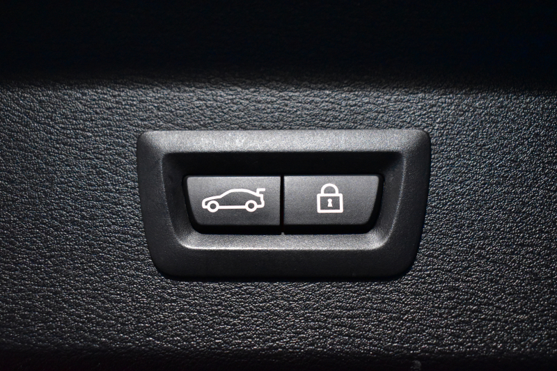 BMW X1 Xﾄﾞﾗｲﾌﾞ18d Mｽﾎﾟｰﾂ  4WD ﾊﾟﾉﾗﾏｻﾝﾙｰﾌ ﾋｰﾀｰ付黒革 ｱﾄﾞﾊﾞﾝｽﾄﾞｱｸﾃｨﾌﾞｾｰﾌﾃｨ&ｺﾝﾌｫｰﾄP 追従ACC HUD 19AW LEDﾍｯﾄﾞﾗｲﾄ ﾀｯﾁﾊﾟﾈﾙHDDﾅﾋﾞBｶﾒﾗ 前後PDC 衝突軽減B 車線逸脱&歩行者警告 電動Rｹﾞｰﾄ ｽﾏｰﾄｷｰ 2年保証