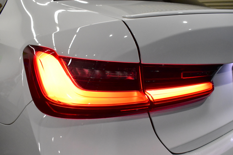 BMW 3シリーズ M340i xDrive LCI後期 ｶｰﾌﾞﾄﾞﾃﾞｨｽﾌﾟﾚｲ ﾋｰﾀｰ付黒革 LEDﾍｯﾄﾞﾗｲﾄ MﾃｸﾉﾛｼﾞｰP 可変Mｻｽ Mｽﾎﾟｰﾂﾌﾞﾚｰｷ&ﾃﾞﾌ 19AW  BMWﾗｲﾌﾞｺｯｸﾋﾟｯﾄ全周囲ｶﾒﾗ ｱｯﾌﾟﾙｶｰﾌﾟﾚｲ ACC HUD 車線変更&逸脱&歩行者警告 2年保証