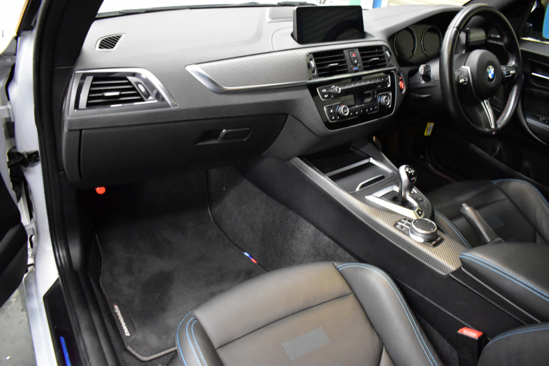 BMW Mシリーズ M2 ｺﾝﾍﾟﾃｨｼｮﾝ MDCT 7速DCT LCI後期  ﾊｰﾏﾝｶｰﾄﾞﾝ 社外ﾌﾙｾｸﾞTV 専用410馬力ｴﾝｼﾞﾝ LEDﾍｯﾄﾞﾗｲﾄ&ﾃｰﾙ ﾋｰﾀｰ付黒革 ﾀｯﾁﾊﾟﾈﾙHDDﾅﾋﾞBｶﾒﾗ 19AW 衝突軽減ﾌﾞﾚｰｷ 車線逸脱＆歩行者警告  Mｼｰﾄﾍﾞﾙﾄ ｶｰﾎﾞﾝｲﾝﾃﾘｱ 2年保証