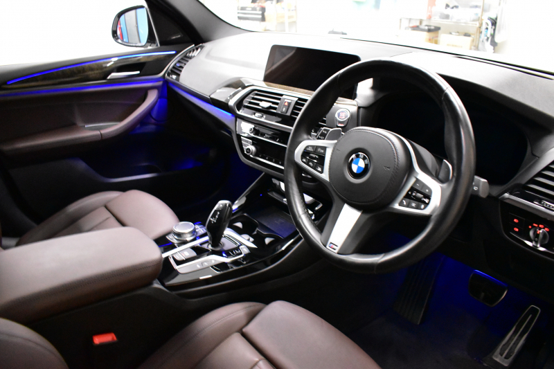 BMW X3 Xﾄﾞﾗｲﾌﾞ20d Mｽﾎﾟｰﾂ ｾﾚｸﾄ&ﾊｲﾗｲﾝP ﾊﾟﾉﾗﾏｻﾝR 型式変更後ﾓﾃﾞﾙ(UZ20) harman/kardon ﾗｲﾌﾞｺｯｸﾋﾟｯﾄ  20AW LEDﾍｯﾄﾞﾗｲﾄ ACC HUD 前席ﾍﾞﾝﾁﾚｰｼｮﾝ&全席ﾋｰﾀｰ付茶革 LCW ﾀｯﾁﾊﾟﾈﾙﾅﾋﾞ  電動Rｹﾞｰﾄ ﾜｲﾔﾚｽ充電  2年保証