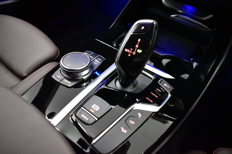 BMW X3 Xﾄﾞﾗｲﾌﾞ20d Mｽﾎﾟｰﾂ ｾﾚｸﾄ&ﾊｲﾗｲﾝP ﾊﾟﾉﾗﾏｻﾝR 型式変更後ﾓﾃﾞﾙ(UZ20) harman/kardon ﾗｲﾌﾞｺｯｸﾋﾟｯﾄ  20AW LEDﾍｯﾄﾞﾗｲﾄ ACC HUD 前席ﾍﾞﾝﾁﾚｰｼｮﾝ&全席ﾋｰﾀｰ付茶革 LCW ﾀｯﾁﾊﾟﾈﾙﾅﾋﾞ  電動Rｹﾞｰﾄ ﾜｲﾔﾚｽ充電  2年保証