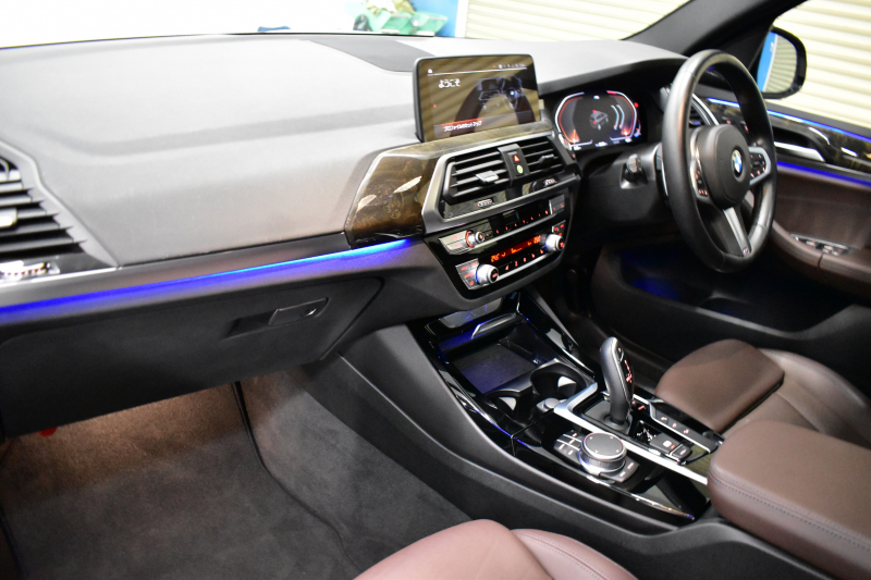 BMW X3 Xﾄﾞﾗｲﾌﾞ20d Mｽﾎﾟｰﾂ ｾﾚｸﾄ&ﾊｲﾗｲﾝP ﾊﾟﾉﾗﾏｻﾝR 型式変更後ﾓﾃﾞﾙ(UZ20) harman/kardon ﾗｲﾌﾞｺｯｸﾋﾟｯﾄ  20AW LEDﾍｯﾄﾞﾗｲﾄ ACC HUD 前席ﾍﾞﾝﾁﾚｰｼｮﾝ&全席ﾋｰﾀｰ付茶革 LCW ﾀｯﾁﾊﾟﾈﾙﾅﾋﾞ  電動Rｹﾞｰﾄ ﾜｲﾔﾚｽ充電  2年保証