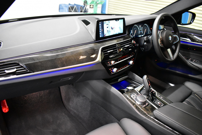 BMW 5シリーズ 540i Mｽﾎﾟｰﾂ 1ｵｰﾅｰ ｻﾝﾙｰﾌ ｲﾉﾍﾞｰｼｮﾝ&ﾊｲﾗｲﾝP 全席ﾋｰﾀｰ付黒革 HUD 可変ｻｽ Mｽﾎﾟｰﾂﾌﾞﾚｰｷ ｱﾀﾞﾌﾟﾃｨﾌﾞLEDﾍｯﾄﾞﾗｲﾄ 液晶ﾒｰﾀｰ ACC LCW ｼﾞｪｽﾁｬｰC付ﾀｯﾁﾊﾟﾈﾙﾅﾋﾞ全周囲ｶﾒﾗ ﾌﾙｾｸﾞ 電動ﾄﾗﾝｸ 2年保証