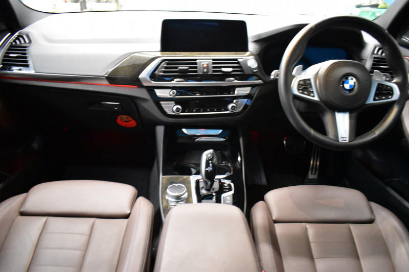 BMW X3 Xﾄﾞﾗｲﾌﾞ20d Mｽﾎﾟｰﾂ ｾﾚｸﾄ&ﾊｲﾗｲﾝP ﾊﾟﾉﾗﾏｻﾝR 型式変更後ﾓﾃﾞﾙ(UZ20) harman/kardon ﾗｲﾌﾞｺｯｸﾋﾟｯﾄ  20AW LEDﾍｯﾄﾞﾗｲﾄ ACC HUD 前席ﾍﾞﾝﾁﾚｰｼｮﾝ&全席ﾋｰﾀｰ付ﾓｶﾚｻﾞｰ LCW ﾀｯﾁﾊﾟﾈﾙﾅﾋﾞ  電動Rｹﾞｰﾄ ﾜｲﾔﾚｽ充電  2年保証