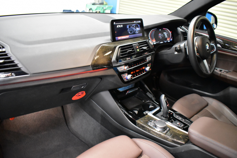 BMW X3 Xﾄﾞﾗｲﾌﾞ20d Mｽﾎﾟｰﾂ ｾﾚｸﾄ&ﾊｲﾗｲﾝP ﾊﾟﾉﾗﾏｻﾝR 型式変更後ﾓﾃﾞﾙ(UZ20) harman/kardon ﾗｲﾌﾞｺｯｸﾋﾟｯﾄ  20AW LEDﾍｯﾄﾞﾗｲﾄ ACC HUD 前席ﾍﾞﾝﾁﾚｰｼｮﾝ&全席ﾋｰﾀｰ付ﾓｶﾚｻﾞｰ LCW ﾀｯﾁﾊﾟﾈﾙﾅﾋﾞ  電動Rｹﾞｰﾄ ﾜｲﾔﾚｽ充電  2年保証