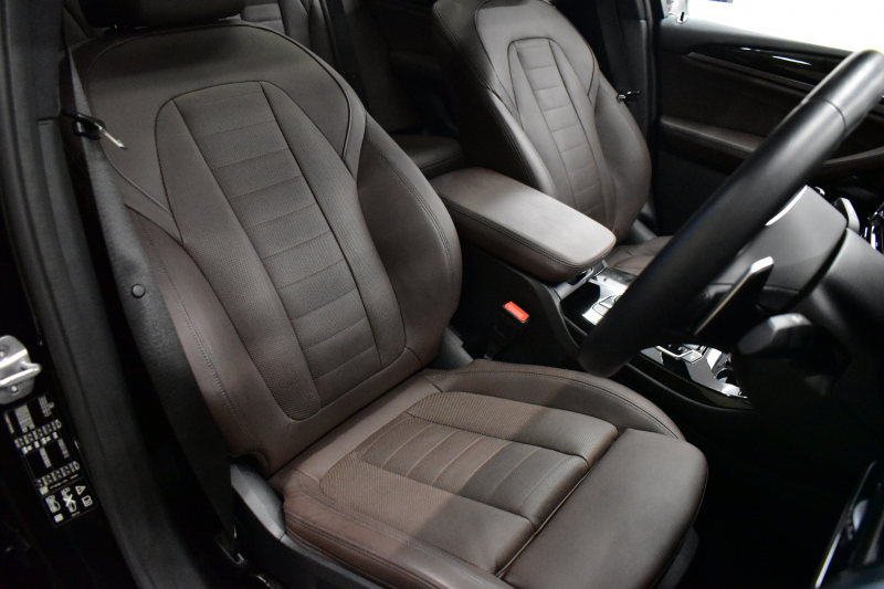 BMW X3 Xﾄﾞﾗｲﾌﾞ20d Mｽﾎﾟｰﾂ ｾﾚｸﾄ&ﾊｲﾗｲﾝP ﾊﾟﾉﾗﾏｻﾝR 型式変更後ﾓﾃﾞﾙ(UZ20) harman/kardon ﾗｲﾌﾞｺｯｸﾋﾟｯﾄ  20AW LEDﾍｯﾄﾞﾗｲﾄ ACC HUD 前席ﾍﾞﾝﾁﾚｰｼｮﾝ&全席ﾋｰﾀｰ付ﾓｶﾚｻﾞｰ LCW ﾀｯﾁﾊﾟﾈﾙﾅﾋﾞ  電動Rｹﾞｰﾄ ﾜｲﾔﾚｽ充電  2年保証
