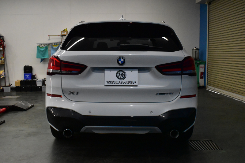 BMW X1 Xdrive25i  Mｽﾎﾟｰﾂ 後期LCI 高出力ｶﾞｿﾘﾝｴﾝｼﾞﾝ  ﾌｪｲｽﾘﾌﾄ後ﾓﾃﾞﾙ  1ｵｰﾅｰ 4WD 有償ｶﾗｰ「ﾐﾈﾗﾙﾎﾜｲﾄﾊﾟｰﾙ」 ﾊｲﾗｲﾝ&ｺﾝﾌｫｰﾄP 追従ACC HUD ﾋｰﾀｰ付電動黒革 ﾀｯﾁﾊﾟﾈﾙHDDﾅﾋﾞBｶﾒﾗ Pｱｼｽﾄ 衝突軽減B 車線逸脱&歩行者警告 電動Rｹﾞｰﾄ 18AW 2年保証
