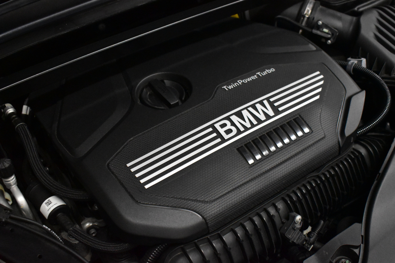 BMW X1 Xdrive25i  Mｽﾎﾟｰﾂ 後期LCI 高出力ｶﾞｿﾘﾝｴﾝｼﾞﾝ  ﾌｪｲｽﾘﾌﾄ後ﾓﾃﾞﾙ  1ｵｰﾅｰ 4WD 有償ｶﾗｰ「ﾐﾈﾗﾙﾎﾜｲﾄﾊﾟｰﾙ」 ﾊｲﾗｲﾝ&ｺﾝﾌｫｰﾄP 追従ACC HUD ﾋｰﾀｰ付電動黒革 ﾀｯﾁﾊﾟﾈﾙHDDﾅﾋﾞBｶﾒﾗ Pｱｼｽﾄ 衝突軽減B 車線逸脱&歩行者警告 電動Rｹﾞｰﾄ 18AW 2年保証