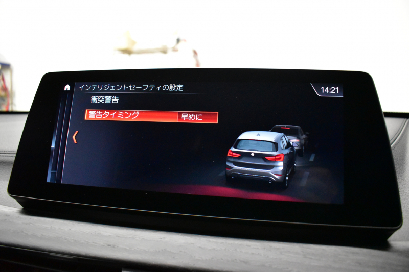 BMW X1 Xdrive25i  Mｽﾎﾟｰﾂ 後期LCI 高出力ｶﾞｿﾘﾝｴﾝｼﾞﾝ  ﾌｪｲｽﾘﾌﾄ後ﾓﾃﾞﾙ  1ｵｰﾅｰ 4WD 有償ｶﾗｰ「ﾐﾈﾗﾙﾎﾜｲﾄﾊﾟｰﾙ」 ﾊｲﾗｲﾝ&ｺﾝﾌｫｰﾄP 追従ACC HUD ﾋｰﾀｰ付電動黒革 ﾀｯﾁﾊﾟﾈﾙHDDﾅﾋﾞBｶﾒﾗ Pｱｼｽﾄ 衝突軽減B 車線逸脱&歩行者警告 電動Rｹﾞｰﾄ 18AW 2年保証