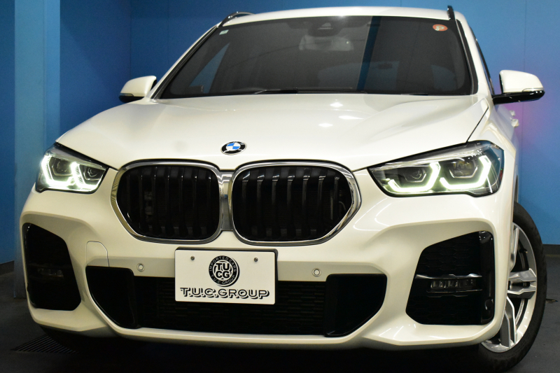 BMW X1 Xdrive25i  Mｽﾎﾟｰﾂ 後期LCI 高出力ｶﾞｿﾘﾝｴﾝｼﾞﾝ  ﾌｪｲｽﾘﾌﾄ後ﾓﾃﾞﾙ  1ｵｰﾅｰ 4WD 有償ｶﾗｰ「ﾐﾈﾗﾙﾎﾜｲﾄﾊﾟｰﾙ」 ﾊｲﾗｲﾝ&ｺﾝﾌｫｰﾄP 追従ACC HUD ﾋｰﾀｰ付電動黒革 ﾀｯﾁﾊﾟﾈﾙHDDﾅﾋﾞBｶﾒﾗ Pｱｼｽﾄ 衝突軽減B 車線逸脱&歩行者警告 電動Rｹﾞｰﾄ 18AW 2年保証