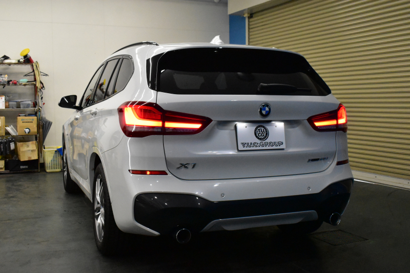 BMW X1 Xdrive25i  Mｽﾎﾟｰﾂ 後期LCI 高出力ｶﾞｿﾘﾝｴﾝｼﾞﾝ  ﾌｪｲｽﾘﾌﾄ後ﾓﾃﾞﾙ  1ｵｰﾅｰ 4WD 有償ｶﾗｰ「ﾐﾈﾗﾙﾎﾜｲﾄﾊﾟｰﾙ」 ﾊｲﾗｲﾝ&ｺﾝﾌｫｰﾄP 追従ACC HUD ﾋｰﾀｰ付電動黒革 ﾀｯﾁﾊﾟﾈﾙHDDﾅﾋﾞBｶﾒﾗ Pｱｼｽﾄ 衝突軽減B 車線逸脱&歩行者警告 電動Rｹﾞｰﾄ 18AW 2年保証