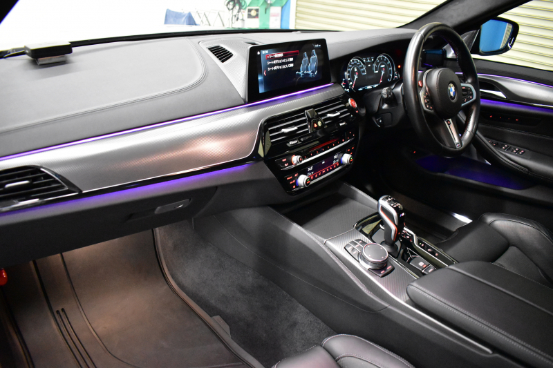 BMW Mシリーズ M5 V8ﾂｲﾝﾀｰﾎﾞ600馬力 MxDrive Bowers&Wilkins ｺﾝﾌｫｰﾄ&MﾄﾞﾗｲﾊﾞｰｽﾞP 全席ﾋｰﾀｰ&前席ﾍﾞﾝﾁﾚｰｼｮﾝ&ﾏｯｻｰｼﾞ付黒ﾒﾘﾉ革 ｽﾃｱﾘﾝｸﾞﾋｰﾀｰ ｱﾝﾋﾞｴﾝﾄｴｱP  追従ACC LCW LEDﾍｯﾄﾞﾗｲﾄ HUD 液晶ﾒｰﾀｰ 3Dﾋﾞｭｰ 20AW ｿﾌﾄｸﾛｰｽﾞﾄﾞｱ 2年保証
