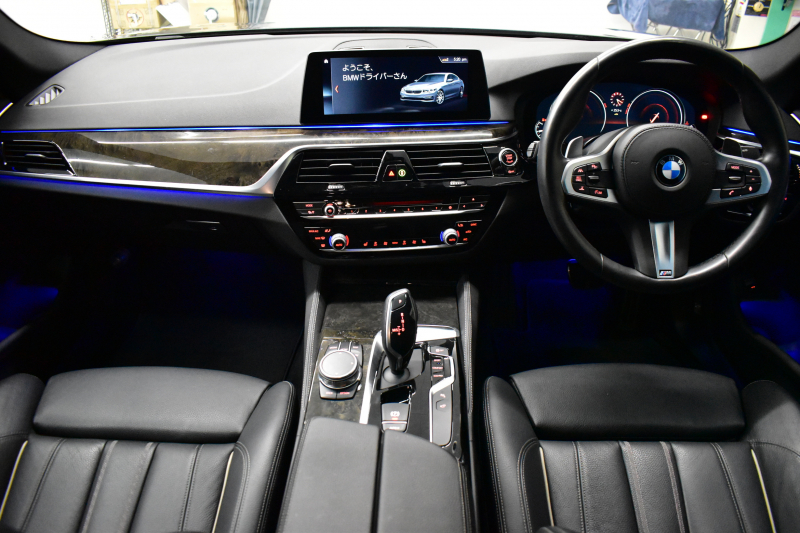BMW 5シリーズ 530i Mｽﾎﾟｰﾂ ｻﾝﾙｰﾌ ﾊｲﾗｲﾝP 高出力ﾓﾃﾞﾙ 全席ﾋｰﾀｰ付黒革 LEDﾍｯﾄﾞﾗｲﾄ 追従ACC  Mｽﾎﾟｰﾂﾌﾞﾚｰｷ 19AW 液晶ﾒｰﾀｰ 車線変更警告 ﾀｯﾁﾊﾟﾈﾙ対応iﾄﾞﾗｲﾌﾞﾅﾋﾞﾌﾙｾｸﾞ全周囲ｶﾒﾗ Pｱｼｽﾄ 電動ﾄﾗﾝｸ 2年保証