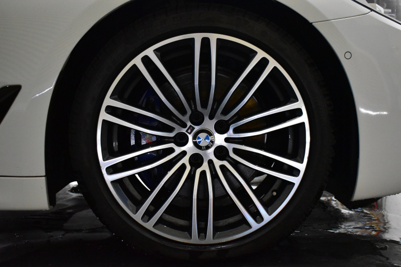 BMW 5シリーズ 530i Mｽﾎﾟｰﾂ ｲﾉﾍﾞｰｼｮﾝ＆ﾊｲﾗｲﾝP 高出力ﾓﾃﾞﾙ  型式変更後(JR20) 全席ﾋｰﾀｰ付黒革 LEDﾍｯﾄﾞﾗｲﾄ 追従ACC  HUD Mｽﾎﾟｰﾂﾌﾞﾚｰｷ 19AW 全面液晶ﾒｰﾀｰ LCW ｼﾞｪｽﾁｬｰC付ﾀｯﾁﾊﾟﾈﾙ対応iﾄﾞﾗｲﾌﾞﾅﾋﾞﾌﾙｾｸﾞ全周囲ｶﾒﾗ Pｱｼｽﾄ ﾜｲﾔﾚｽ充電 電動ﾄﾗﾝｸ 2年保証