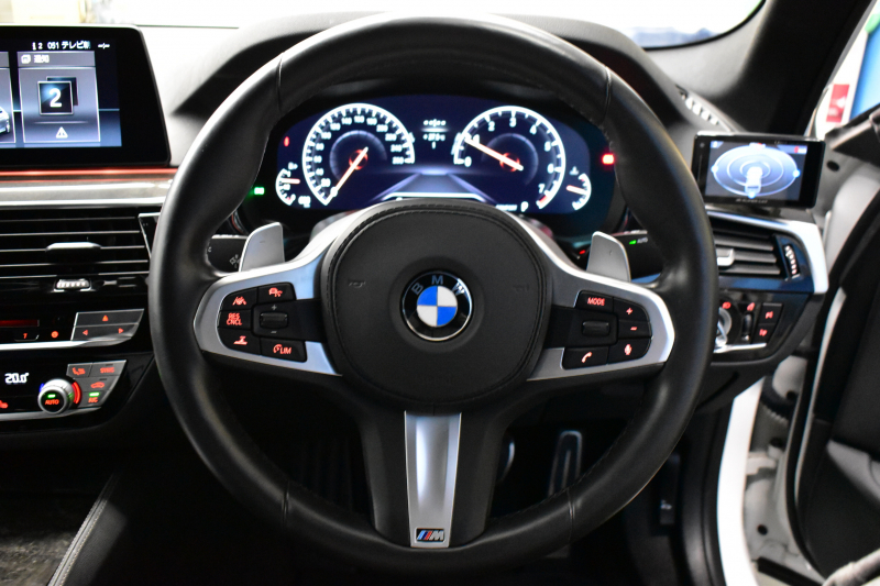 BMW 5シリーズ 530i Mｽﾎﾟｰﾂ ｲﾉﾍﾞｰｼｮﾝ＆ﾊｲﾗｲﾝP 高出力ﾓﾃﾞﾙ  型式変更後(JR20) 全席ﾋｰﾀｰ付黒革 LEDﾍｯﾄﾞﾗｲﾄ 追従ACC  HUD Mｽﾎﾟｰﾂﾌﾞﾚｰｷ 19AW 全面液晶ﾒｰﾀｰ LCW ｼﾞｪｽﾁｬｰC付ﾀｯﾁﾊﾟﾈﾙ対応iﾄﾞﾗｲﾌﾞﾅﾋﾞﾌﾙｾｸﾞ全周囲ｶﾒﾗ Pｱｼｽﾄ ﾜｲﾔﾚｽ充電 電動ﾄﾗﾝｸ 2年保証