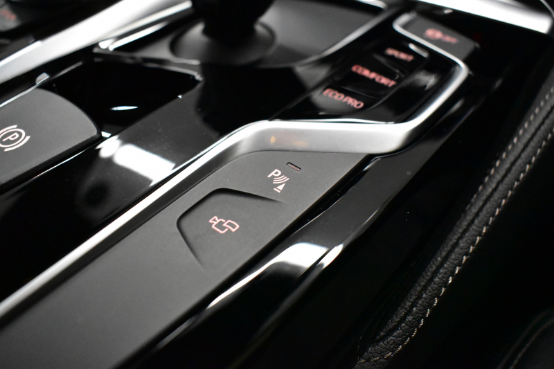 BMW 5シリーズ 530i Mｽﾎﾟｰﾂ ｲﾉﾍﾞｰｼｮﾝ＆ﾊｲﾗｲﾝP 高出力ﾓﾃﾞﾙ  型式変更後(JR20) 全席ﾋｰﾀｰ付黒革 LEDﾍｯﾄﾞﾗｲﾄ 追従ACC  HUD Mｽﾎﾟｰﾂﾌﾞﾚｰｷ 19AW 全面液晶ﾒｰﾀｰ LCW ｼﾞｪｽﾁｬｰC付ﾀｯﾁﾊﾟﾈﾙ対応iﾄﾞﾗｲﾌﾞﾅﾋﾞﾌﾙｾｸﾞ全周囲ｶﾒﾗ Pｱｼｽﾄ ﾜｲﾔﾚｽ充電 電動ﾄﾗﾝｸ 2年保証