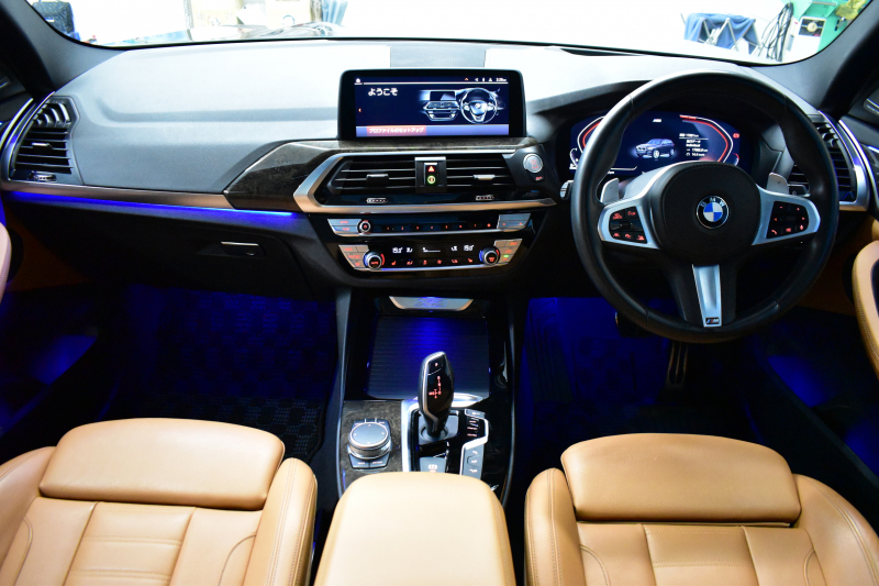 BMW X3 Xﾄﾞﾗｲﾌﾞ20d Mｽﾎﾟｰﾂ ｾﾚｸﾄ&ﾊｲﾗｲﾝP ﾊﾟﾉﾗﾏｻﾝR 型式変更後ﾓﾃﾞﾙ(UZ20) harman/kardon ﾗｲﾌﾞｺｯｸﾋﾟｯﾄ  20AW LEDﾍｯﾄﾞﾗｲﾄ ACC HUD 全席ﾋｰﾀｰ付茶革 LCW ﾀｯﾁﾊﾟﾈﾙﾅﾋﾞ  電動Rｹﾞｰﾄ ﾜｲﾔﾚｽ充電  2年保証