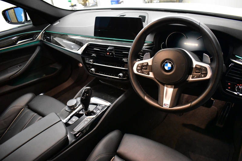BMW 5シリーズ 530i Mｽﾎﾟｰﾂ ﾊｲﾗｲﾝP 高出力ﾓﾃﾞﾙ 全席ﾋｰﾀｰ付黒革 ｱﾀﾞﾌﾟﾃｨﾌﾞLEDﾍｯﾄﾞﾗｲﾄ 追従ACC Mｽﾎﾟｰﾂﾌﾞﾚｰｷ 19AW 液晶ﾒｰﾀｰ 車線変更警告 ﾀｯﾁﾊﾟﾈﾙ対応iﾄﾞﾗｲﾌﾞﾅﾋﾞﾌﾙｾｸﾞ全周囲ｶﾒﾗ Pｱｼｽﾄ 電動ﾄﾗﾝｸ 2年保証